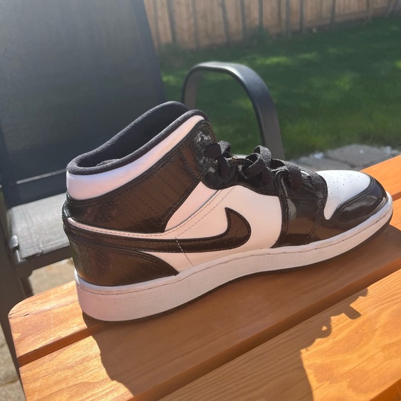 Air Jordan Sneakers - Picture 6 of 11